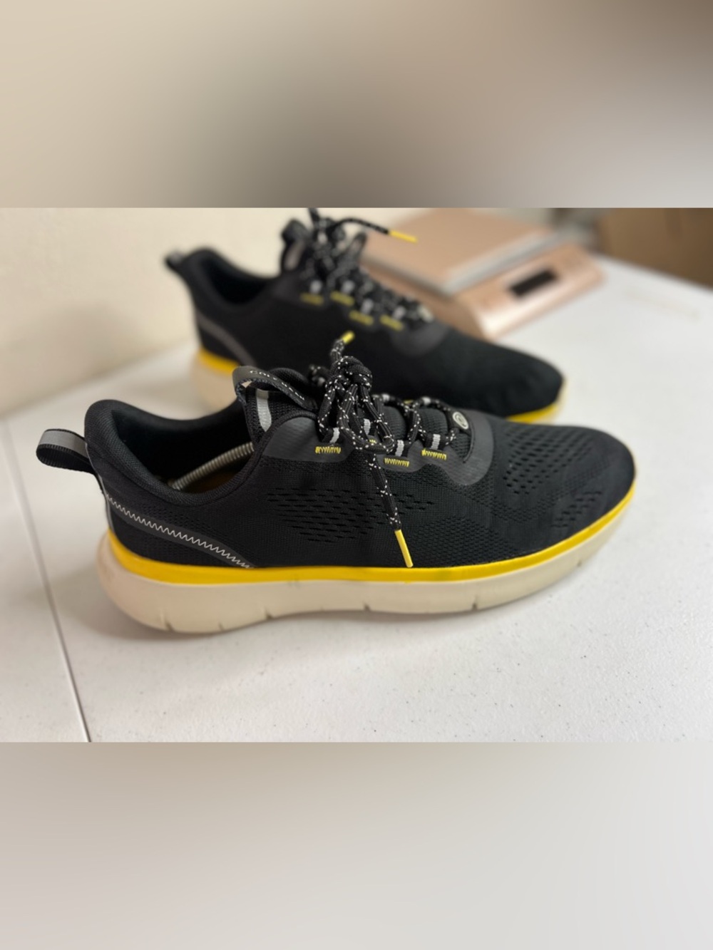 Cole Haan Men's Zerogrand Journey Runner sneakers Size 10 black yellow